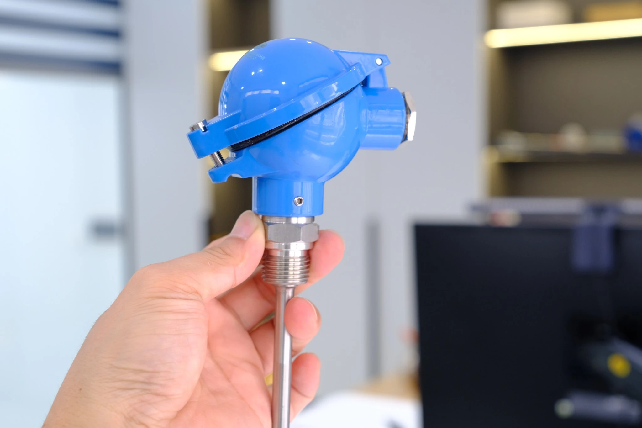 ảm biến nhiệt độ Pt100 công nghiệp dạng head mount với đầu dò inox