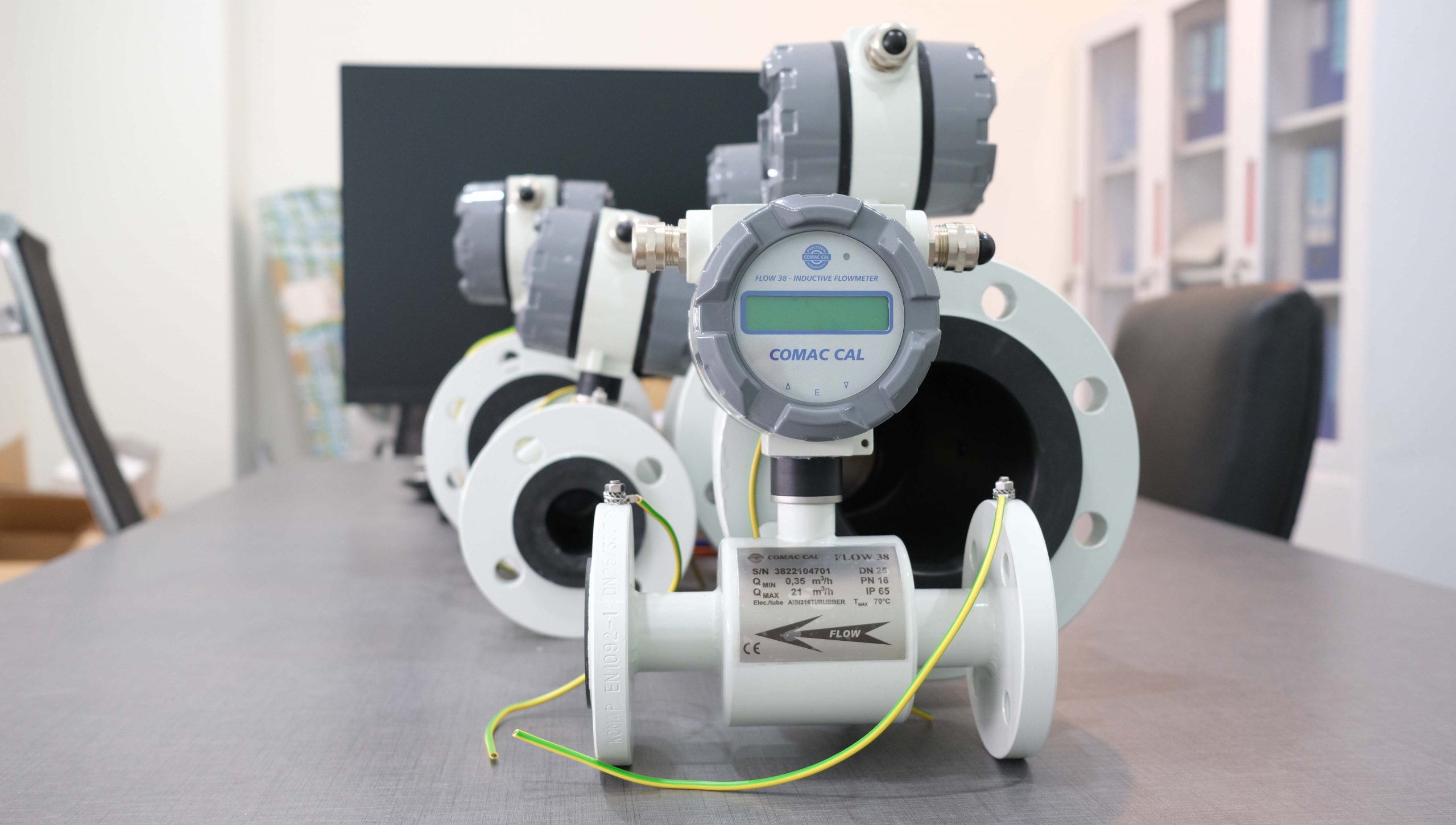 Đồng hồ đo lưu lượng nước điện từ DN25 | Comac Cal - Czech