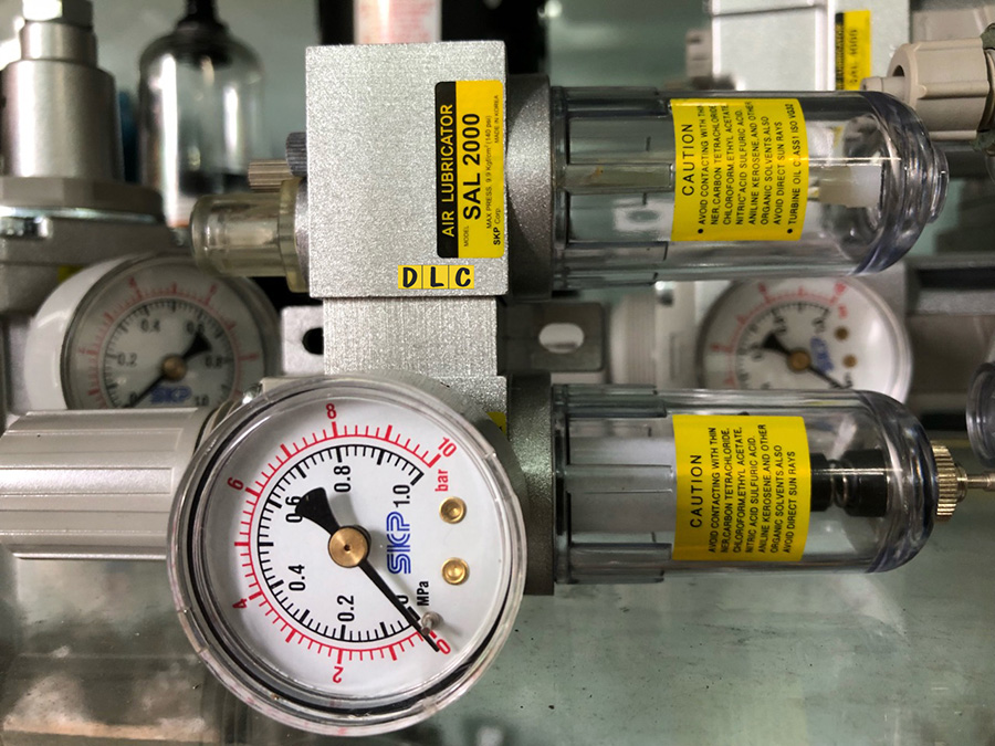 Đồng hồ đo áp suất lắp với bộ lọc khí nén
