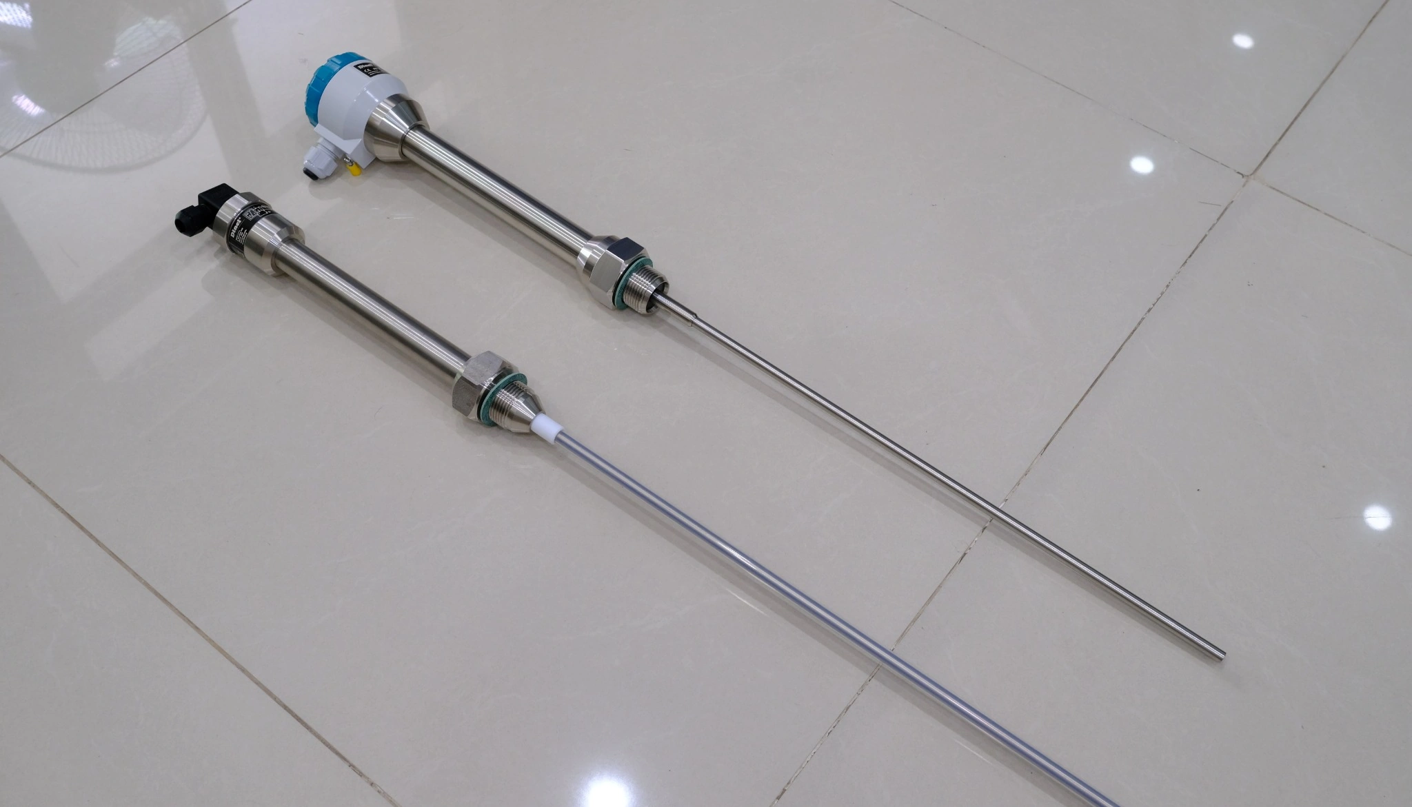 Cảm biến điện dung với lớp phủ PFA chống hoá chất ăn mòn