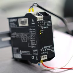 Bộ nguồn 24Vdc cấp nguồn trên và ngõ ra nằm bên dưới thiết bị
