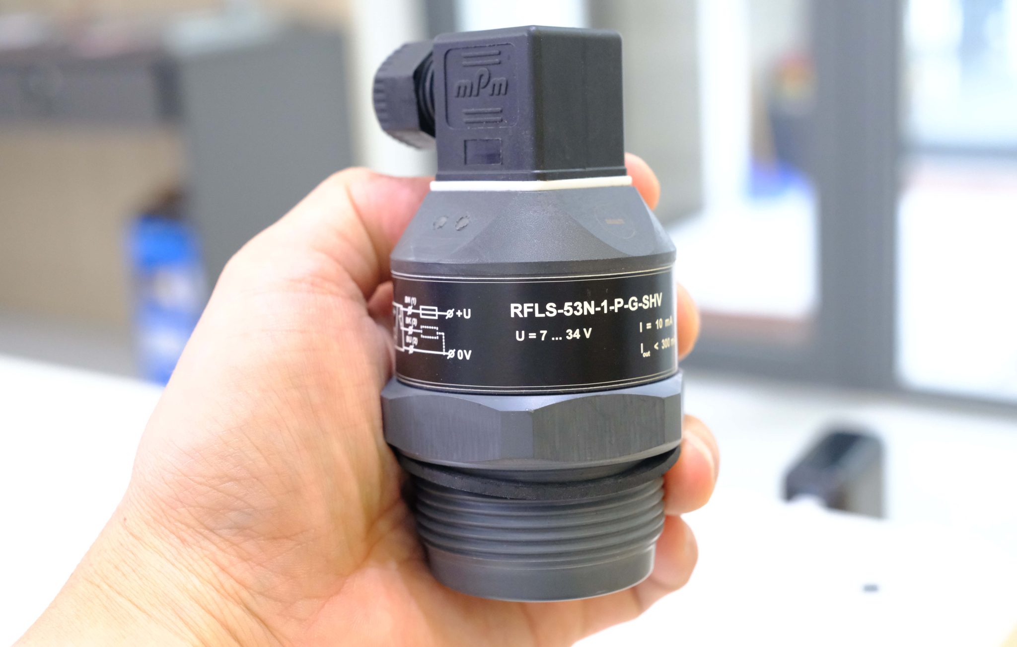 Cảm biến báo mức RFLS-53N có kích thước khá nhỏ gọn