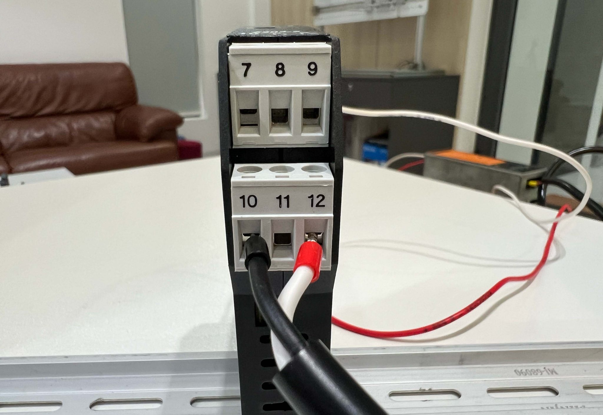 Kết nối điện áp AC vào Z203-2