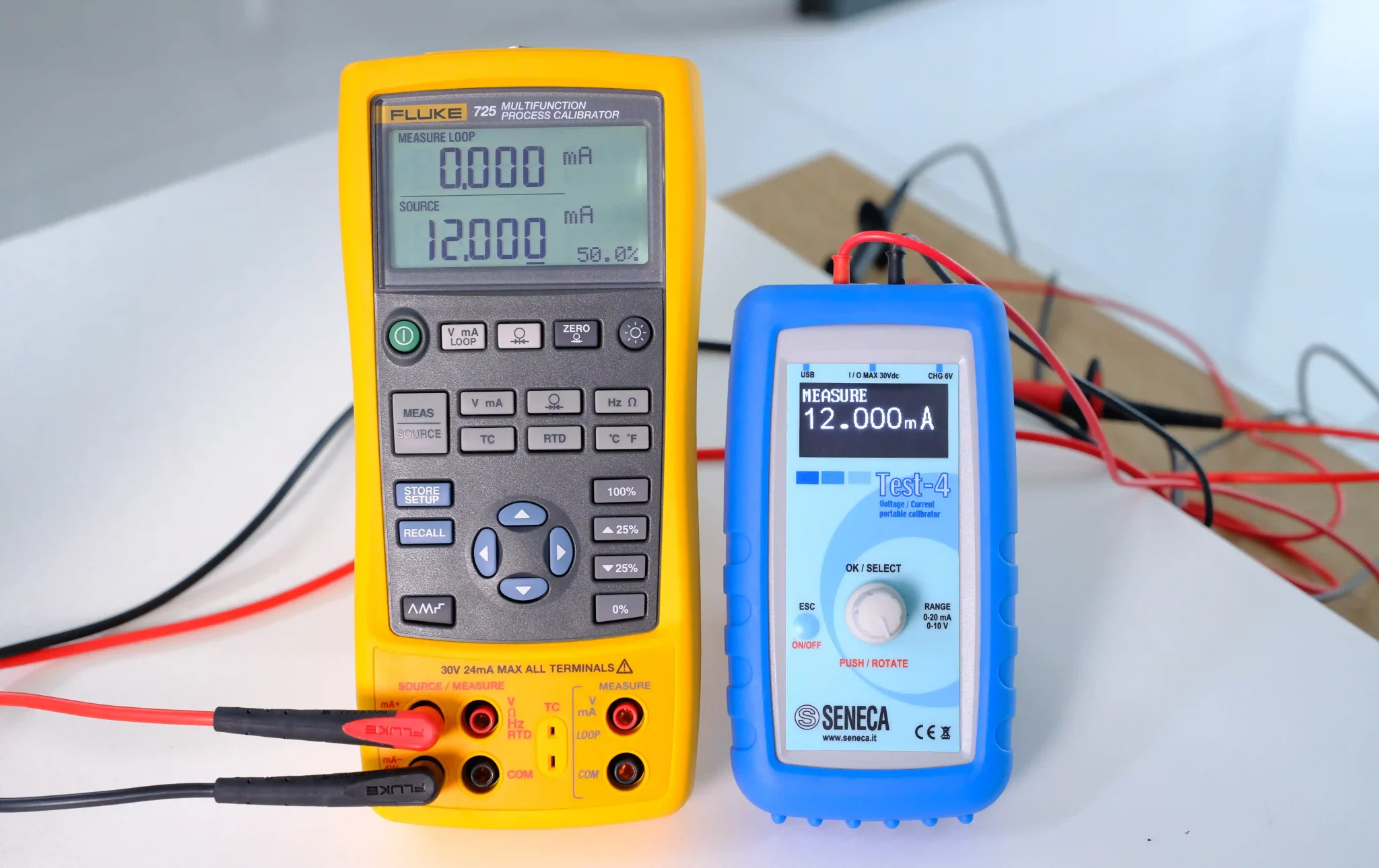 Fluke 725 phát 12.000mA, TEST-4 đo được 12.000mA