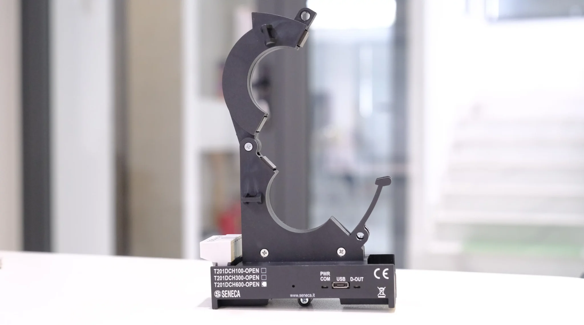 Công tắc cảm biến dòng điện lỏi hở Seneca T201 Series